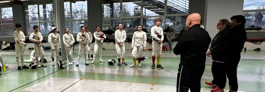 Nos regroupements sportifs s’élargissent : place à l’épée dames !